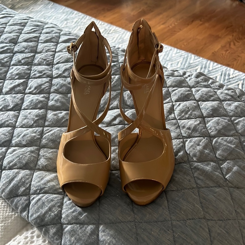 Michael Kors patent leather heels beige size 10.